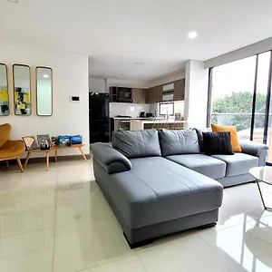 New Luxury 3 Bedroom In Great Area. Apartamento