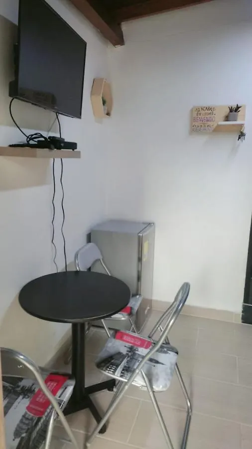 Habitacion Amoblada Sector Laureles-Estadio Hasta 3 Personas Santorini Medellin Colombia